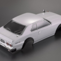 Carrocería Killerbody Nissan Skyline Hardtop 2000 (1977) pintada en blanco 195mm.