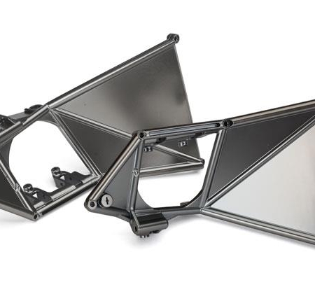 Soportes, brazo de suspensión, superior (delantero) (izquierdo y derecho) (cromado negro satinado)