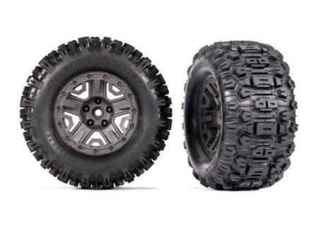 Neumáticos y ruedas, ensamblados, pegados (ruedas cromadas negras, neumáticos Sledgehammer All-Terrain con cinturón, perfil doble (2,9' exterior, 3,8' interior), insertos de espuma) (2) (17 mm estriados) (clasificación TSM)