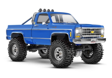 Traxxas TRX-4M High Trail Crawler con carrocería Chevrolet K10 de 1979: camión eléctrico 4x4 a escala 1/18, color azul