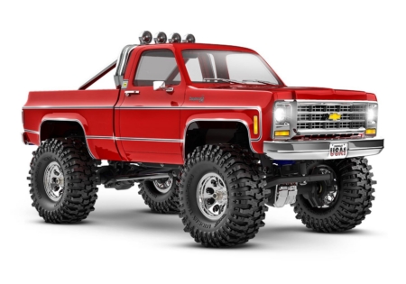 Traxxas TRX-4M High Trail Crawler con carrocería Chevrolet K10 de 1979: camión eléctrico 4x4 rojo a escala 1/18